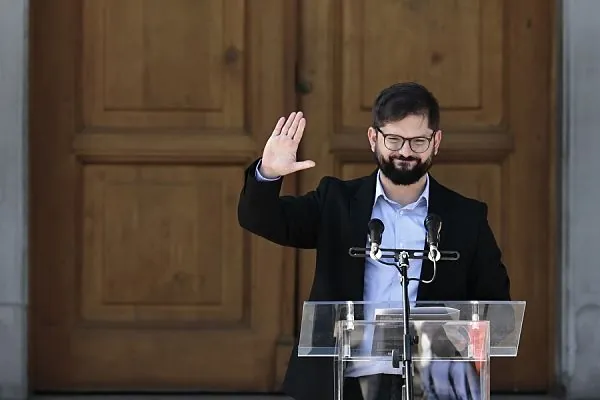 Descubre quiénes conforman la delegación de Boric que viajará a Alemania y República Checa